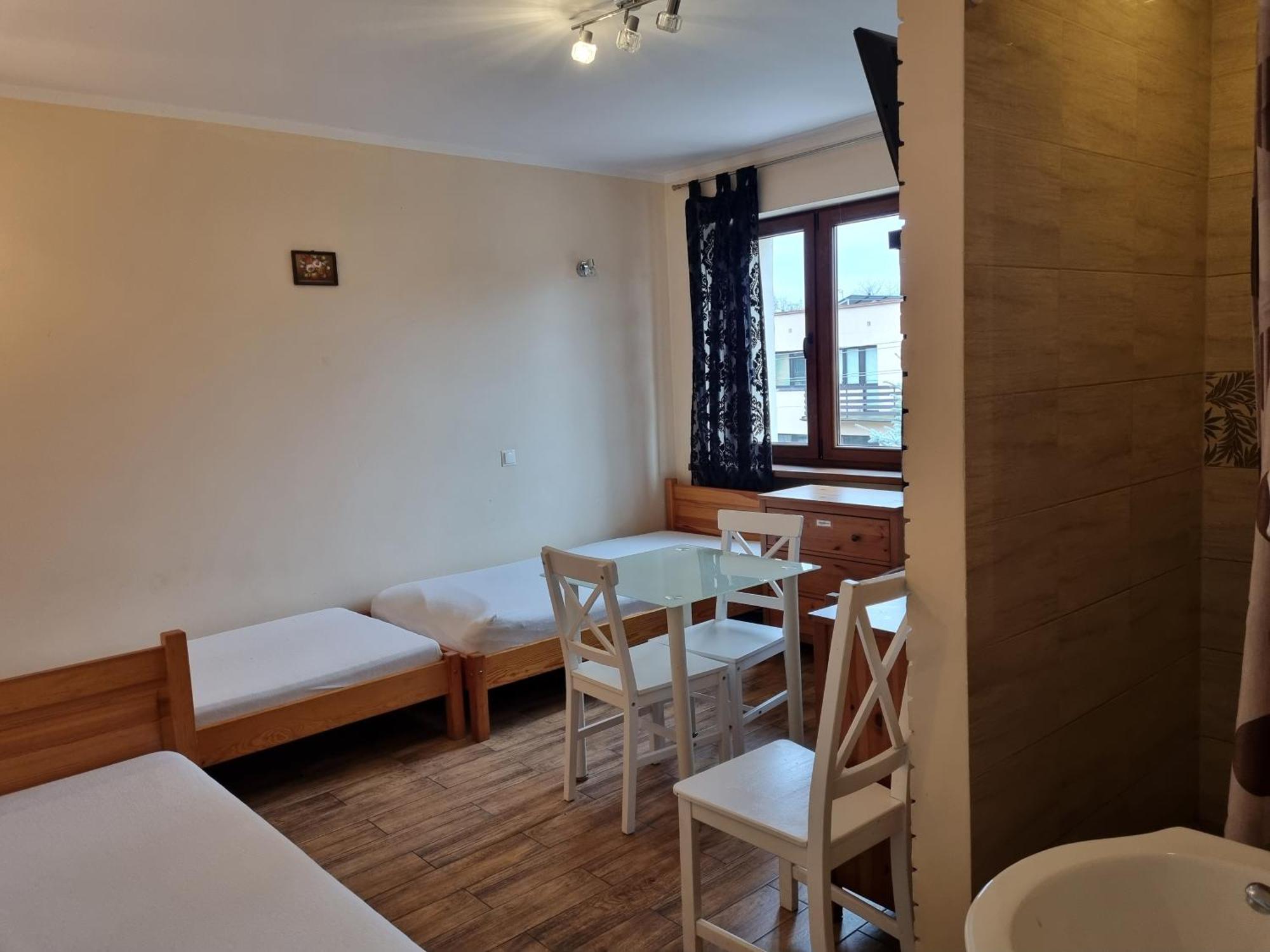 Hostel Rumiankowy Airport Hostel Вроцлав Экстерьер фото