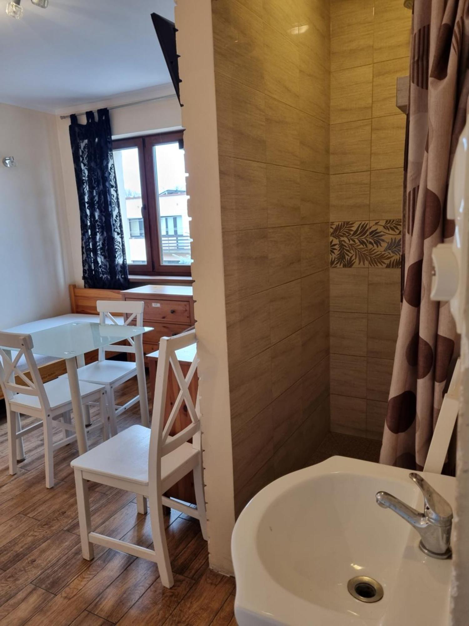 Hostel Rumiankowy Airport Hostel Вроцлав Экстерьер фото