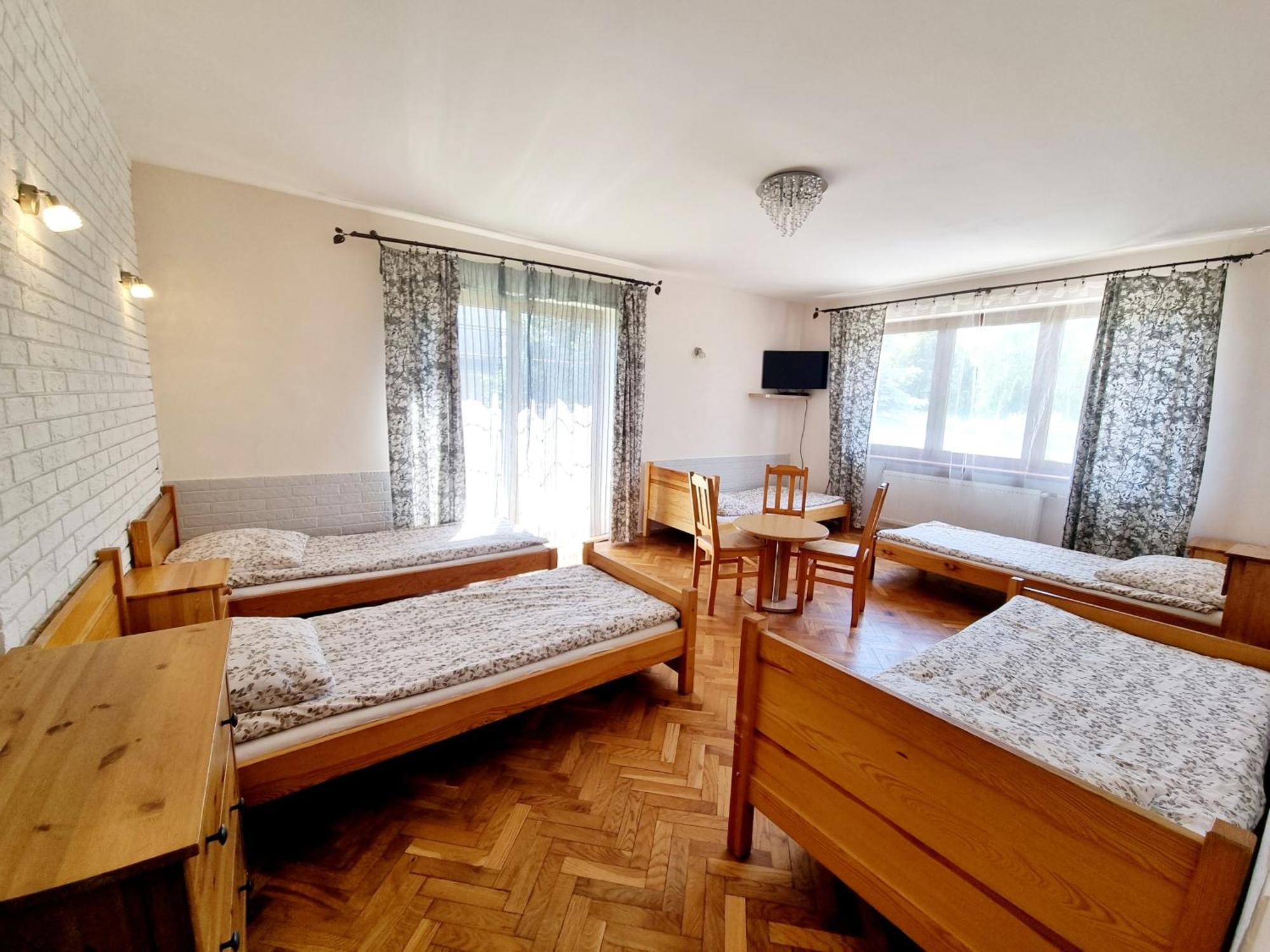Hostel Rumiankowy Airport Hostel Вроцлав Экстерьер фото